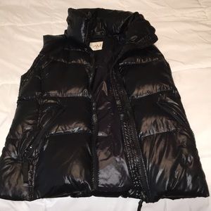 SAM. Vest